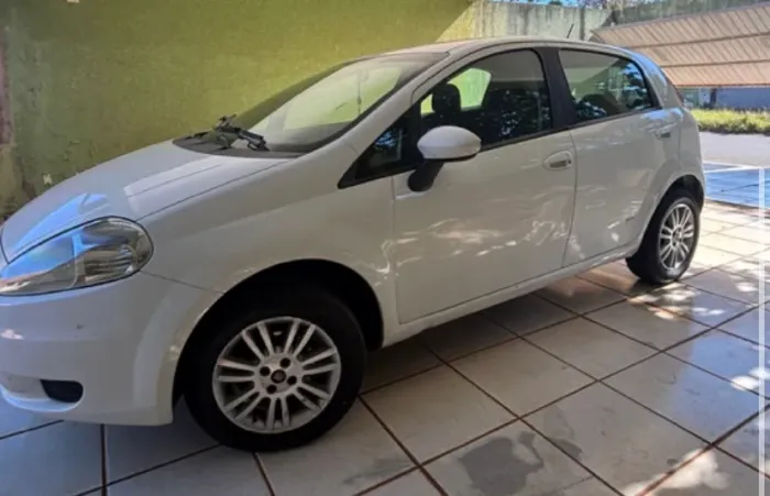 Fiat Punto Attractive 1.4 Fire Flex 8V 5P 2011
