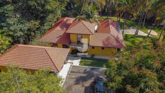 Casa à venda no condomínio Vila Romana, com 357m², 4 suítes e paisagismo completo