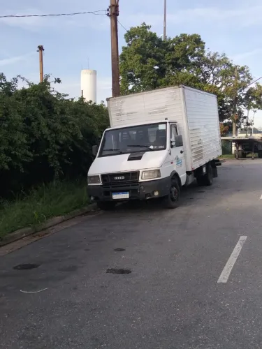 Iveco 4912 baú 5metros