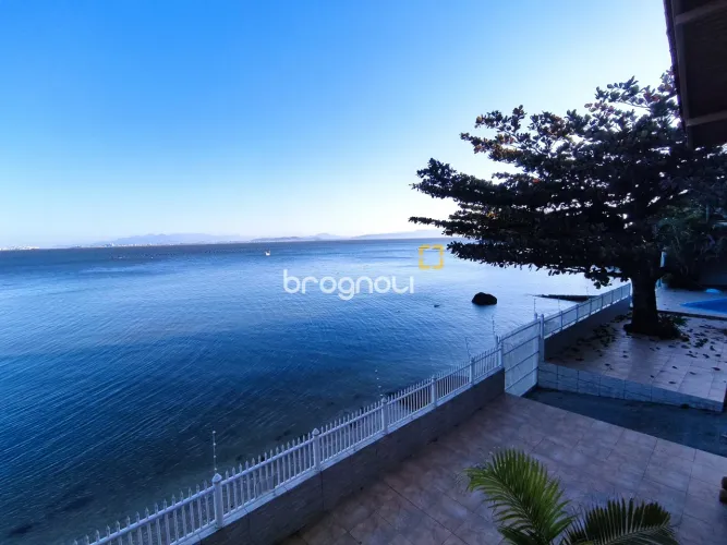 BROGNOLI VENDE - CASA RESIDENCIAL FRENTE MAR - PRAIA DO SAMBAQUI