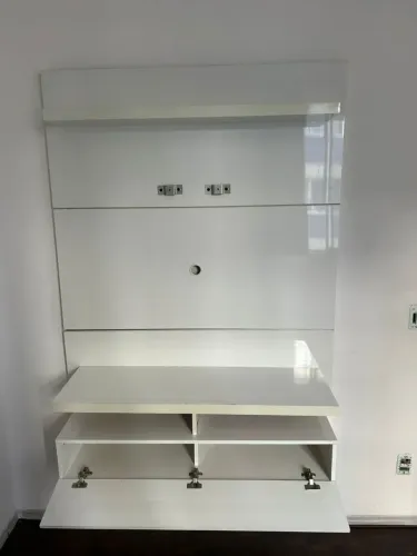 Vendo rack de parede completo muito lindo