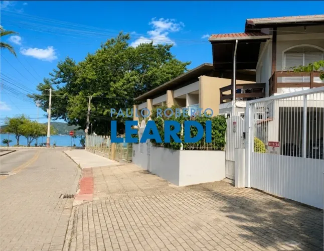 CASA EM CONDOMÍNIO - LAGOA DA CONCEIÇÃO - SC