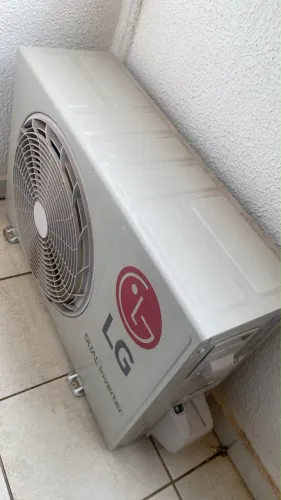 ? AR-CONDICIONADO LG DUAL INVERTER 12.000 BTUs