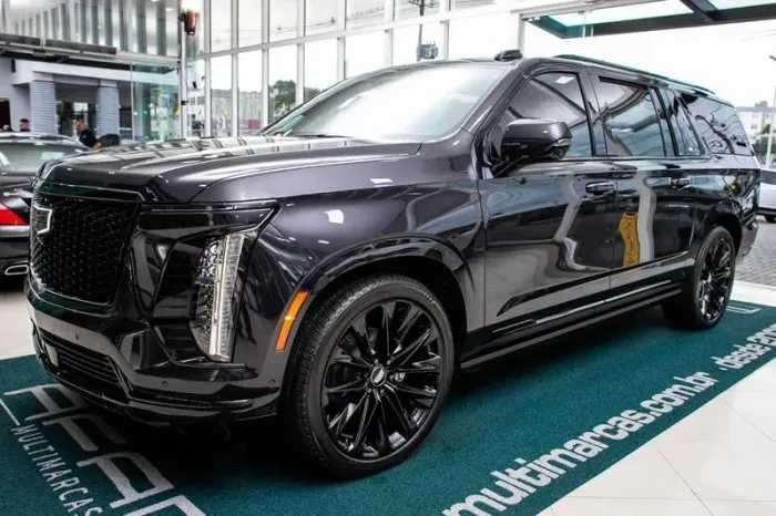 Cadillac Escalade AWD 6.0 V-8(at) 345cv 4P 2026