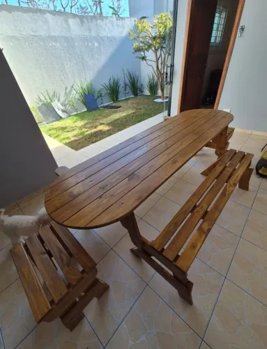 Mesa que vira banco