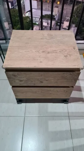 Criado Mudo/ Mesa Cabeceira TokStok de madeira com 2 gavetas