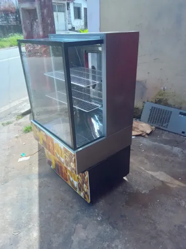 Vende-se balcão para salgados