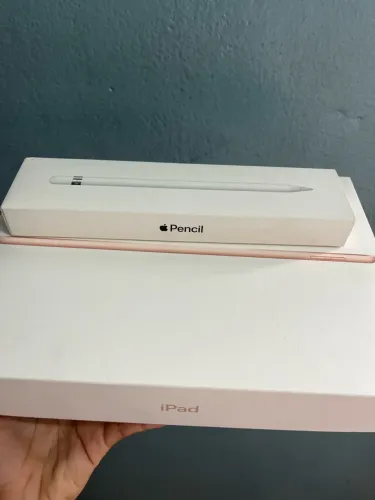 Vendo iPad Apple 7ª geração, 32GB, modelo MW762LL/A acompanha Apple pincel