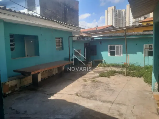 Casa térrea ao lado da estação do metro Vila das Belezas