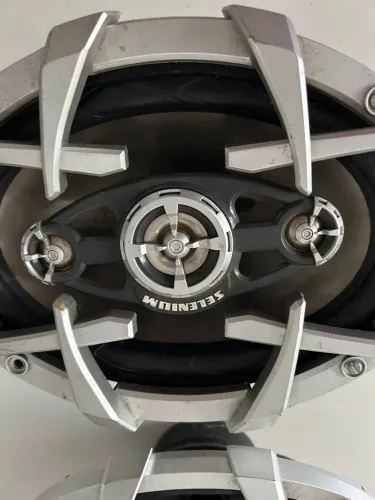 Vende-se dois alto falantes selenium pouco uso 120 reais