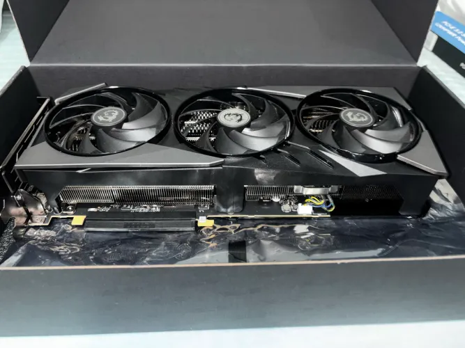 RTX 4090 MSI Gaming Slim 24GB GDDR6X - Estado de Nova | Completa