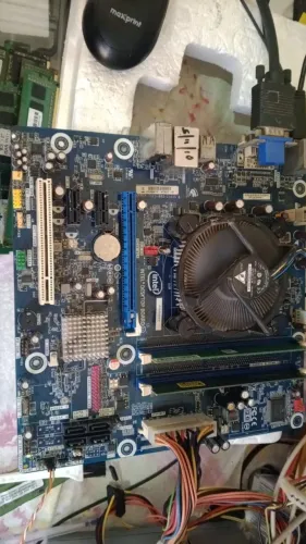KIt I5 650 soquete 1156 placa mãe intel com 4 Gigas DDR3