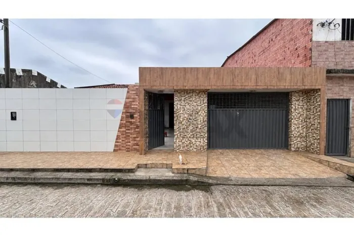 "Casa de 3 quartos, sendo uma suíte, na Barra de Santo Antônio