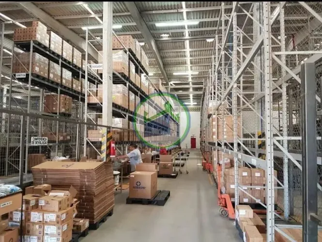 O Rei dos Galpões aluga galpões de 636m²; 972m²; 1.272m² e 2.100m²