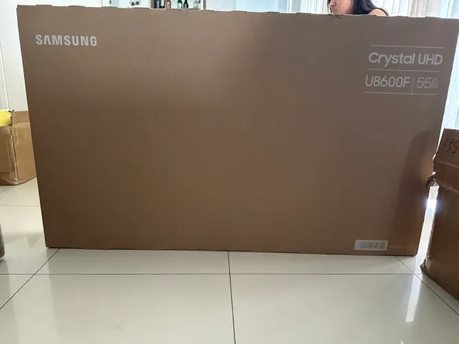 Tv Samsung Crystal UHD U8600F 55polegadas-lacrada