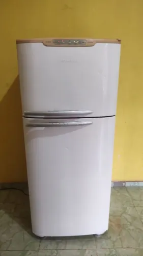 Geladeira Electrolux gelo seco funcionando