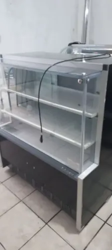Balcão frio. Um ano de uso. Mt novo.