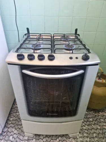 VENDO FOGÃO ELETROLUX $280,00