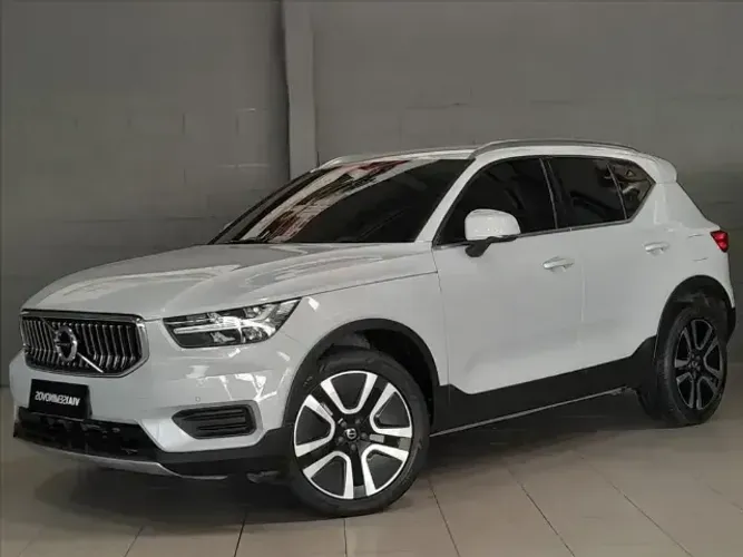 Volvo XC40 XC 40 T-5 Híbrido Momentum 1.5 262cv 2021