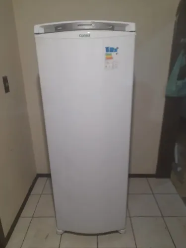 VENDO LINDA GELADEIRA CÔNSUL FROST FREE EM ÓTIMO ESTADO DE USO COMPLETA