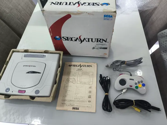 Sega Saturno lindo, na caixa serial batendo