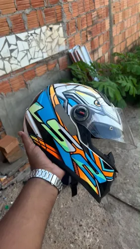 Capacete