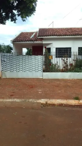 Vende se casa na rua José falavinha, bairro Santa Clara