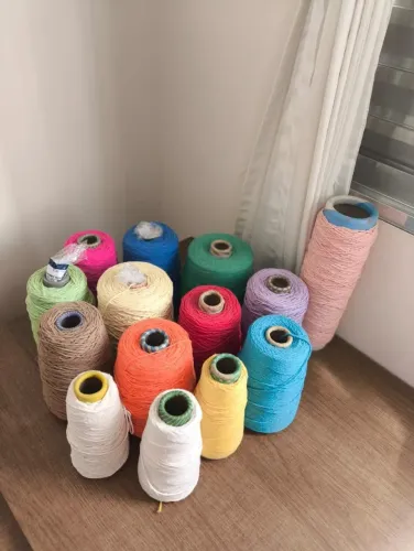 Barbantes já iniciados para artesanatos
