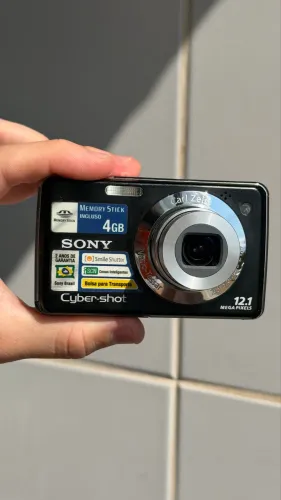 Câmera Sony Cyber-shot DSC-W215 12.1MP Lente Carl Zeiss + Bateria?