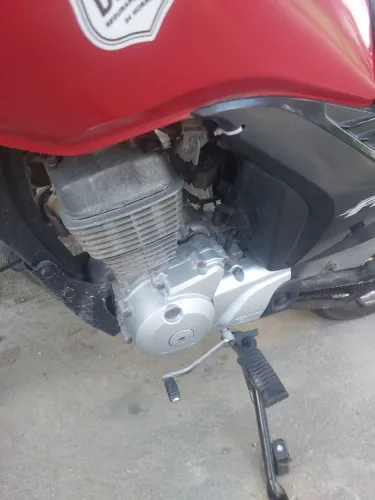 Moto em ótimo estado de uso ideal para trabalho ou sair do busao nada pra fazer toda em di