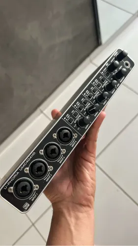 Placa de Áudio (behringer UMC 404 HD)