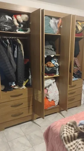 Vendo guarda roupa 6 portas 6 gavetas 