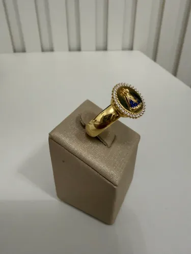 Anel Nossa Senhora de Aparecida Ouro 18k.Numeração 23, peso 3.9 gr.