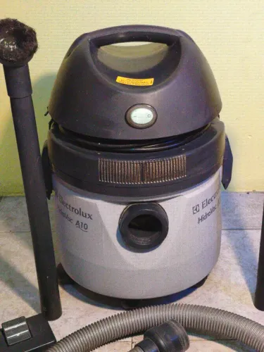 Aspirador de Pó e Água Electrolux HidroVac A10 + Acessórios Completos