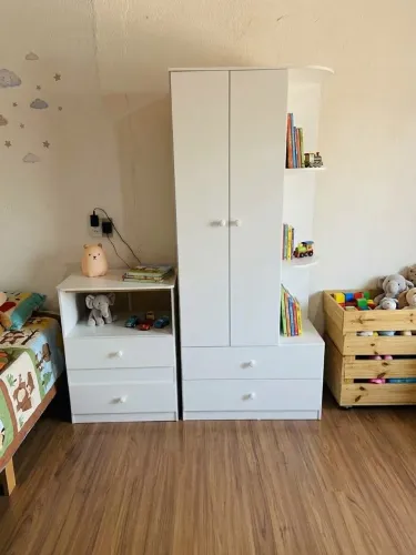 Guarda roupa com cômoda 