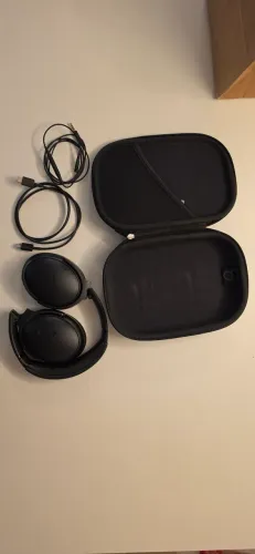 Fone Bose QuietComfort 45 Bluetooth com Cancelamento de Ruído - Seminovo, com Estojo