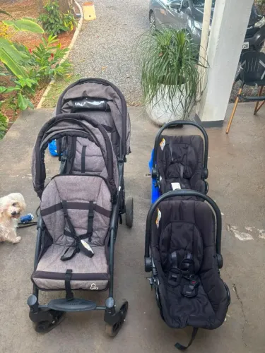 Carrinho duplo para gêmeos + 2 bebê conforto, marca Galzerano.