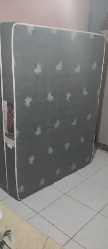 Cama de mola acoplada de casal vende se em bom estado de mola ela veh as fotos 
