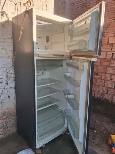 Geladeira funcionando apenas parou de congelar