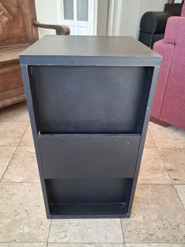 Revisteiro ou mesa de apoio e porta-treco