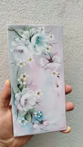 Antigo azulejo com delicada pintura artesanal, para confecção de quadro, 21,5 x 10,5cm