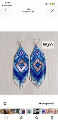 Brinco azul de miçangas