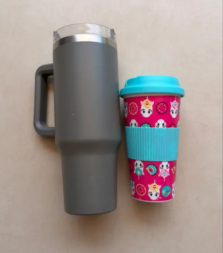 Copo infantil Puket + Copo grande cinza sem canudo