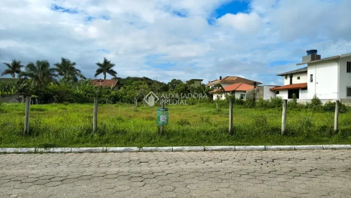 Terreno à venda no Centro da Praia da Pinheira
