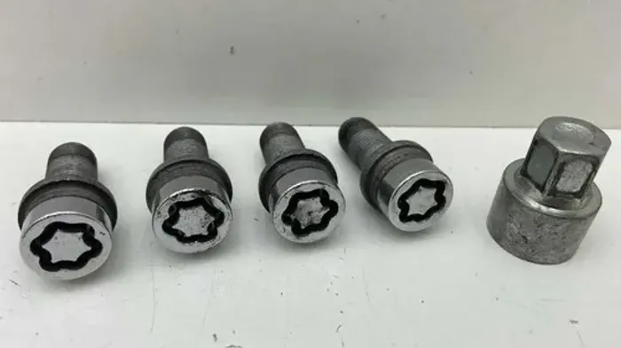 Parafuso De Roda C/ Segredo Audi Q3 2015 