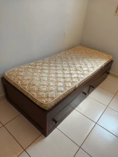Cama Solteiro Madeira Maciça com 2 Gavetões Grandes (+ Colchão) - Impecável