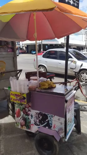 Vendo carrinho de açaí, por 300.00