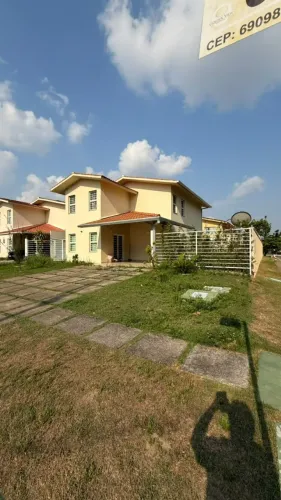 Casa de esquinas no Golden Ville - 206M² Área construída - 4 Dorms ( 1 suíte )