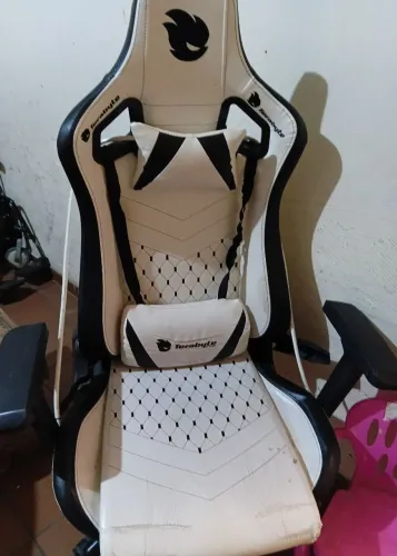 Cadeira gamer com defeitos 