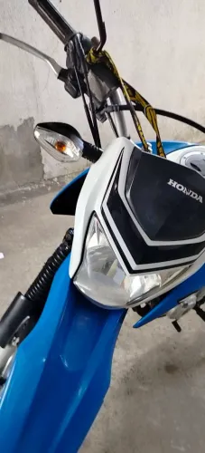 Vendo uma moto Honda.. ano 2017 motivo da velha comprar uma nova